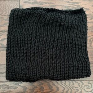 Bass Black Knit Scarf